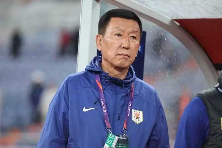 五一假期泰山球迷遇堵心事儿，崔康熙下课声震济南奥体