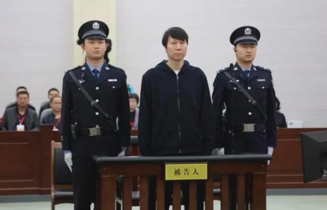 前国足主教练李铁二审维持原判，服刑生活细节及刘海趣事揭秘