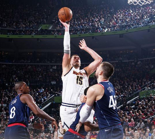 5月2日NBA季后赛最佳阵容揭晓，莱昂纳德等球星精彩表现