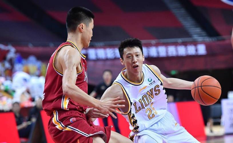 CBA 季后赛：辽宁男篮主场对阵广厦男篮，形势严峻仍拼尽全力