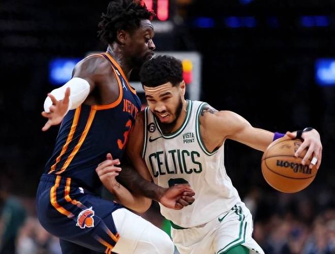 NBA 季后赛尼克斯 4-2 淘汰活塞晋级第二轮，对手是凯尔特人且无主场优势