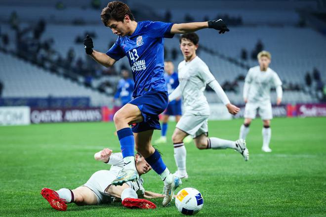 路易斯、朱辰杰三次击中立柱，上海申花客场0比1负于成都蓉城