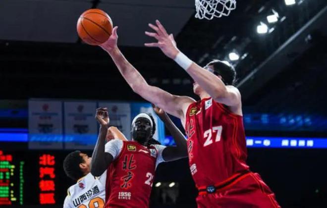 CBA 季后赛半决赛 G3：北京 3-0 晋级总决赛，三人满分表现成关键