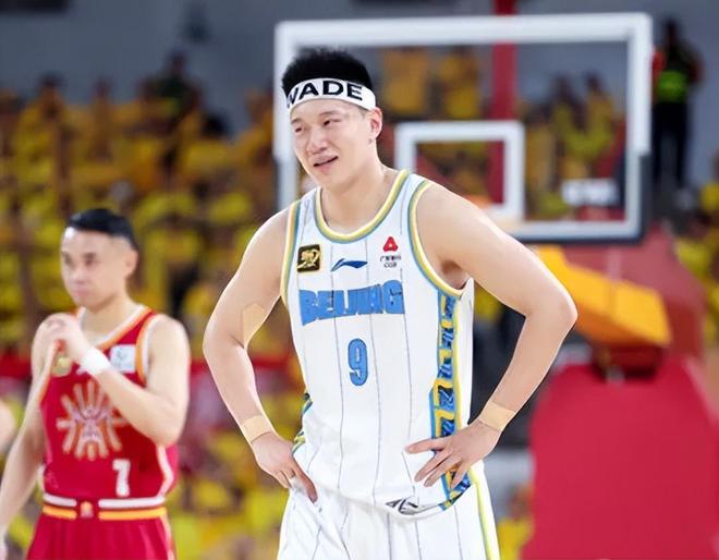 CBA 季后赛半决赛 G3：北京 3-0 晋级总决赛，三人满分表现成关键