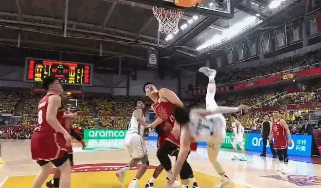 山西和北京系列赛G2刘传兴犯规致曾凡博受伤，G3却越战越勇