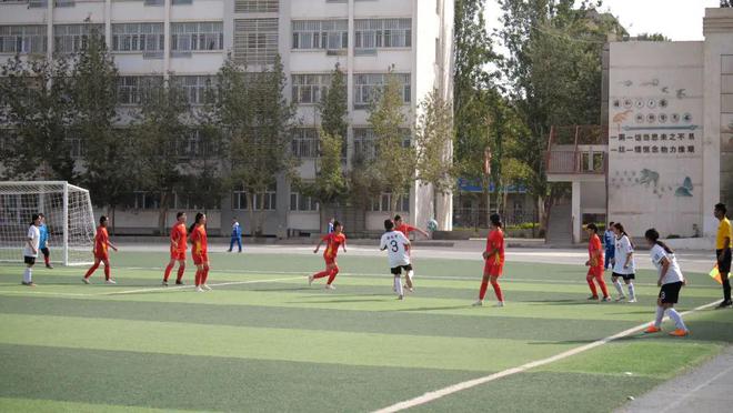 4月30日奔跑吧·少年2025年阿克苏地区第二届中小学生运动会足球赛决赛圆满收官