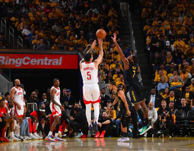 北京时间5月3日NBA季后赛G6：火箭客场击败勇士，将大比分扳平