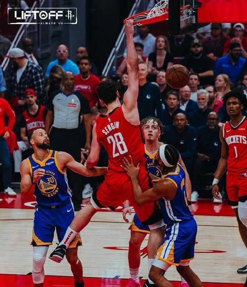 北京时间5月3日NBA季后赛G6：火箭客场击败勇士，将大比分扳平