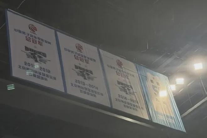 北京时间5月3日北京男篮晋级CBA总决赛，许利民表扬奥莫特