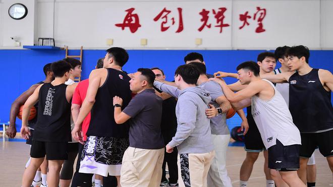 5月3日国内篮坛动态：CBA半决赛北京男篮横扫晋级，辽篮大韩或今夏退役
