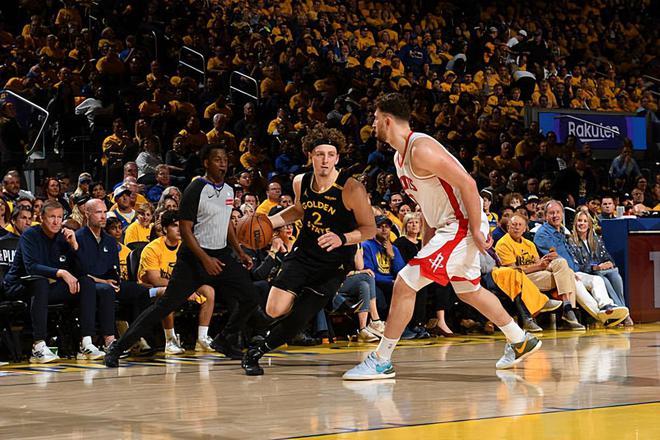 NBA季后赛火箭胜勇士扳平总比分，G7大战一触即发，勇士调整阵容或酿失利