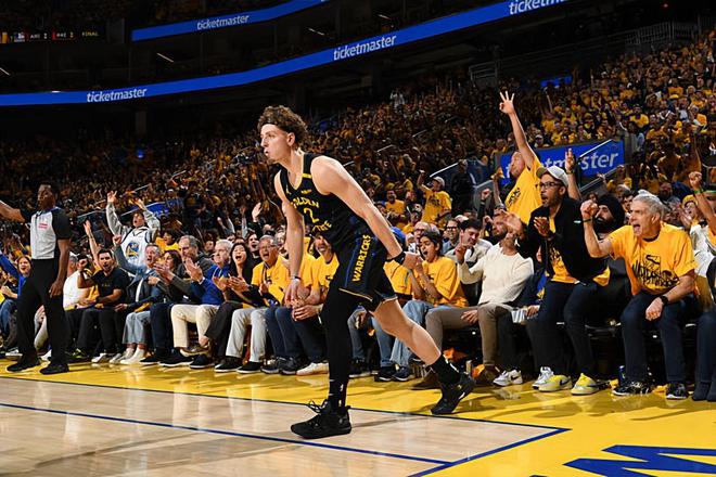 NBA季后赛火箭胜勇士扳平总比分，G7大战一触即发，勇士调整阵容或酿失利
