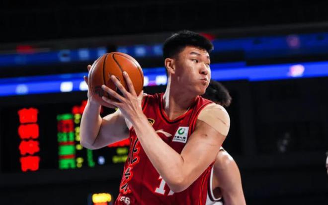 CBA总决赛即将打响！北京首钢与浙江广厦相遇，范子铭等球员表现引关注