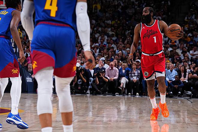 NBA季后赛抢七生死战：掘金胜快船晋级，哈登低迷成关键