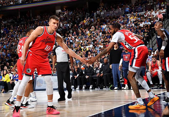 NBA 季后赛：掘金主场胜快船晋级，博格丹诺维奇表现回暖仍存失误