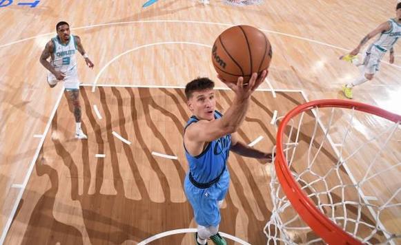 NBA 季后赛：掘金主场胜快船晋级，博格丹诺维奇表现回暖仍存失误