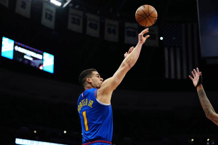 NBA季后赛掘金胜快船晋级，小迈克尔-波特回暖仍带伤作战