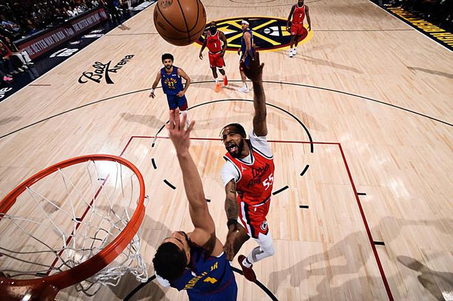 NBA季后赛掘金胜快船晋级，小德里克-琼斯表现可圈可点