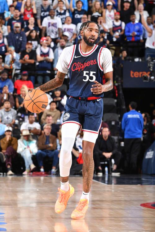NBA季后赛掘金胜快船晋级，小德里克-琼斯表现可圈可点