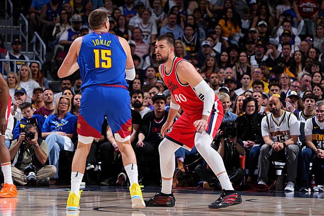 NBA 季后赛：掘金主场胜快船晋级，祖巴茨表现中规中矩