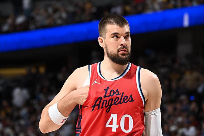 NBA 季后赛：掘金主场胜快船晋级，祖巴茨表现中规中矩