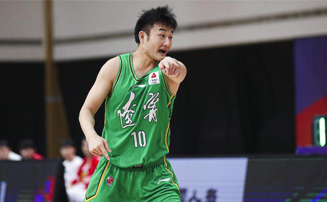 5月4日晚CBA辽宁男篮前锋丛明晨正式退役，背后原因令人深思