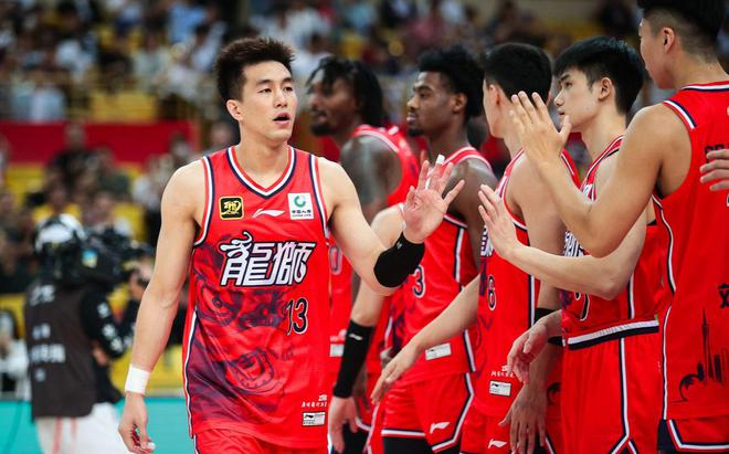 5月4日晚CBA辽宁男篮前锋丛明晨正式退役，背后原因令人深思
