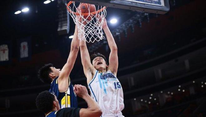 身高2米26的广东宏远内线新星徐昕即将赴美特训，潜力究竟如何？