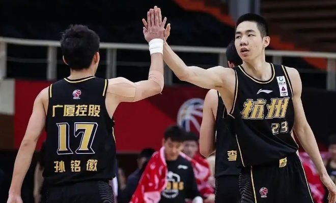 辽宁男篮与广厦男篮系列赛结束闹剧仍在继续，椅子风波引关注