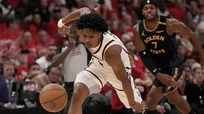 北京时间5月5日NBA季后赛西部首轮G7，火箭主场惜败出局，主帅乌度卡引关注
