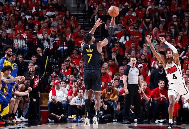 北京时间5月5日NBA季后赛西部首轮G7，火箭主场惜败出局，主帅乌度卡引关注