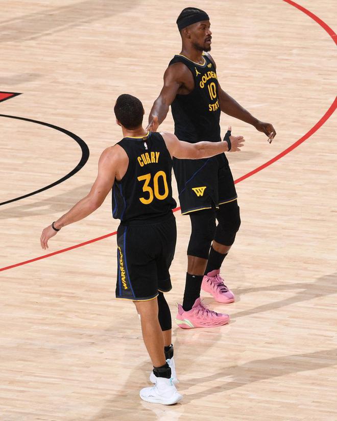 NBA 季后赛西部首轮 G7：勇士黑七奇迹，库里希尔德闪耀全场