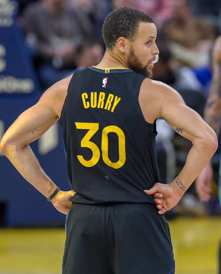 NBA 季后赛西部首轮 G7：勇士黑七奇迹，库里希尔德闪耀全场