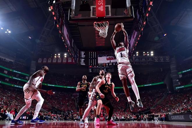 NBA 季后赛西部首轮 G7：勇士黑七奇迹，库里希尔德闪耀全场