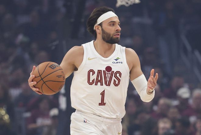 NBA东部半决赛：步行者胜骑士先拔头筹，马克斯-斯特鲁斯表现不佳