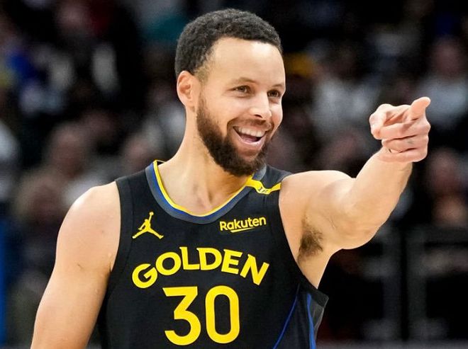 NBA季后赛首轮激战落幕，多组对决精彩纷呈，最佳球员悬念几何？