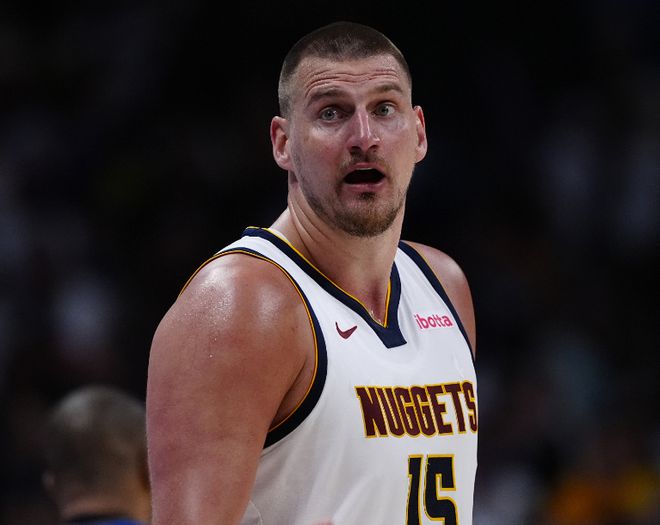 NBA季后赛首轮激战落幕，多组对决精彩纷呈，最佳球员悬念几何？