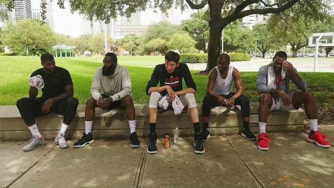 自周琦后中国球员冲击NBA历程：球迷期待、品牌赞助与赛场故事