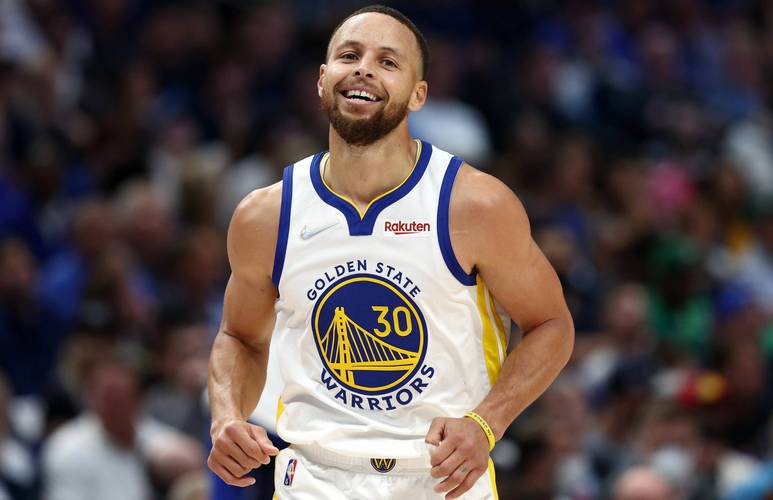 NBA 季后赛：金州勇士胜休斯顿火箭晋级，库里表现引关注