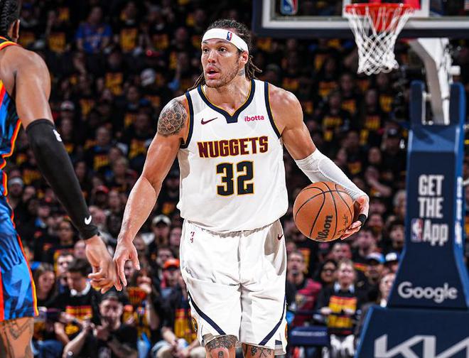 NBA 常规赛收官掘金困境逆转，西部半决赛首战再下一城迎开门红