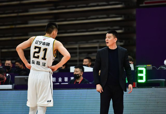 赛季结束辽宁男篮续约及阵容调整动态：吴昌泽、韦伯等情况