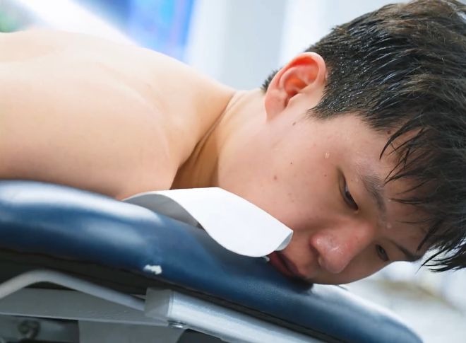 杨瀚森训练首日五小时，青岛官宣视频，强化挡拆与体能训练