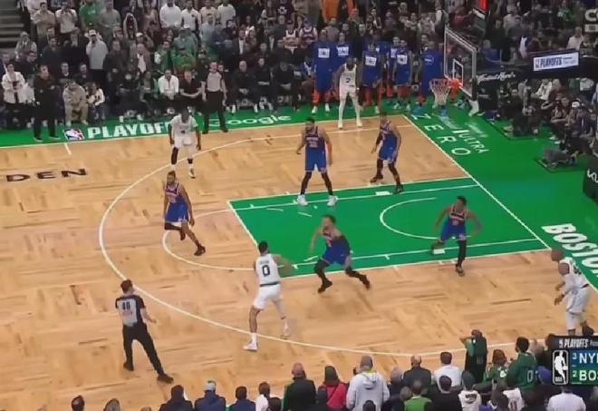 疯了！绿凯狂扔60记三分仅15中主场惜败尼克斯0-1落后