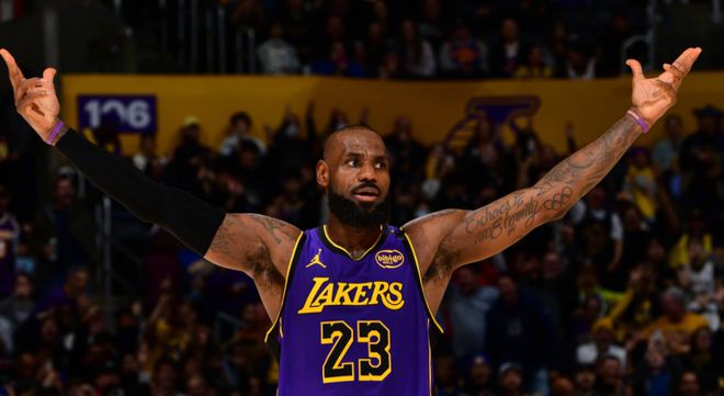 NBA球员转会常见，部分交易影响大，如利拉德交易后续连锁反应