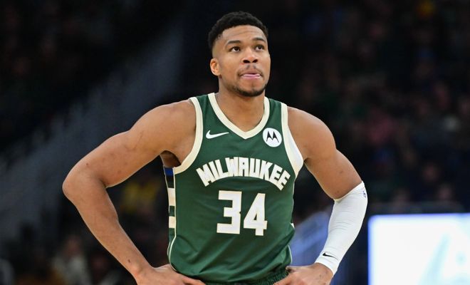 NBA球员转会常见，部分交易影响大，如利拉德交易后续连锁反应