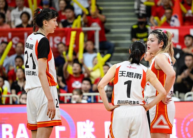 2022 年李梦女篮世界杯出色表现后，WCBA 四川队高薪引其回国
