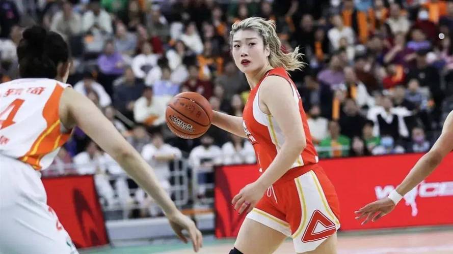 2022 年李梦女篮世界杯出色表现后，WCBA 四川队高薪引其回国