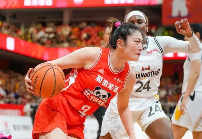 2022 年李梦女篮世界杯出色表现后，WCBA 四川队高薪引其回国