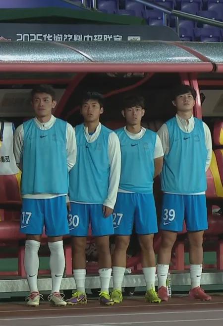 中超第11轮青岛西海岸主场0-0平深圳新鹏城，何小珂零登场引关注