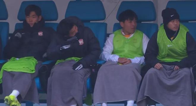 中超第11轮青岛西海岸主场0-0平深圳新鹏城，何小珂零登场引关注